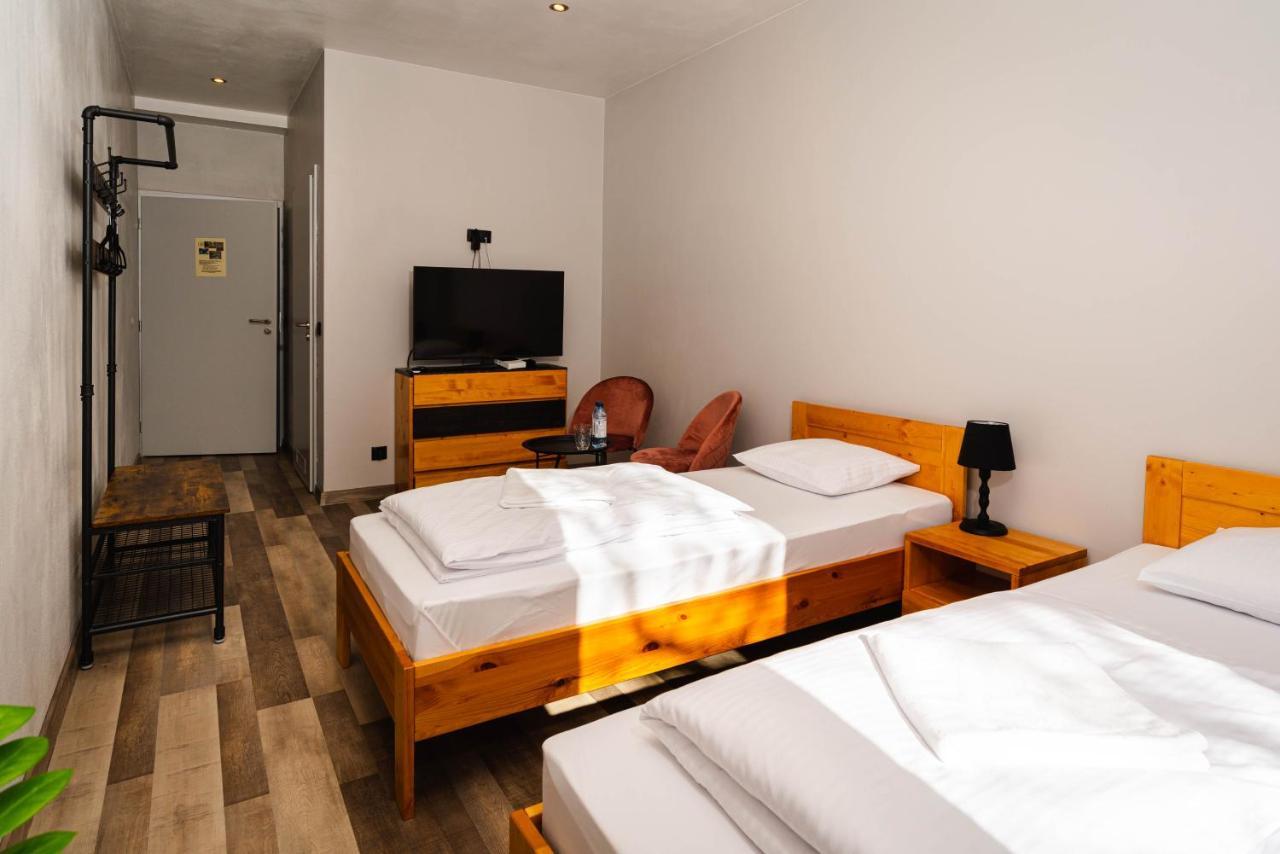 Tenis Park Advantage Bed and breakfast *